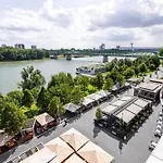 Апартаменти Adm Promenade Loft Maisonette - Parking Garage Братислава