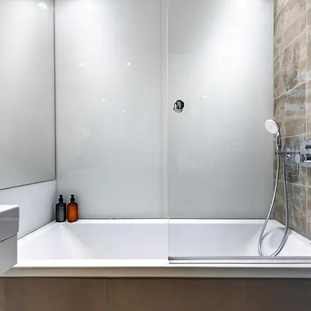 Adm Promenade Loft Maisonette - Parking Garage * ブラチスラヴァ